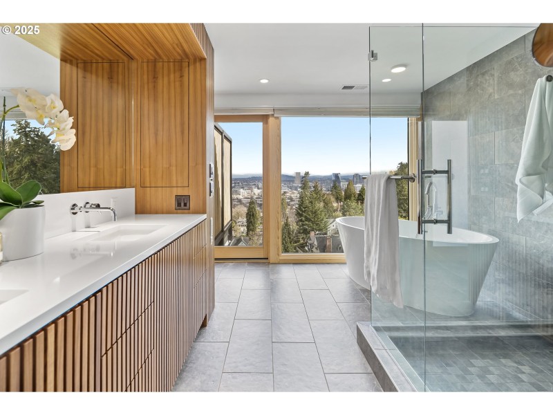 Owner's Suite Bathroom