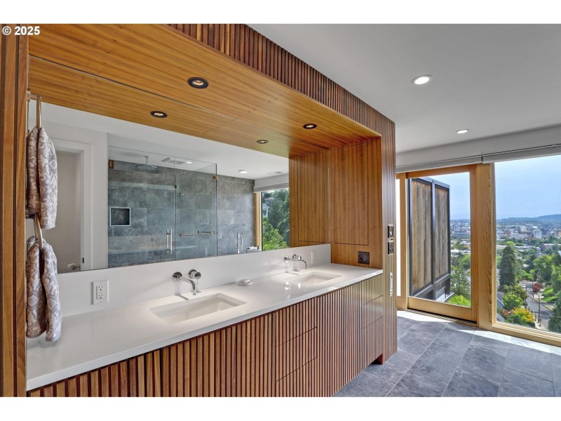 Owner's Suite Bathroom