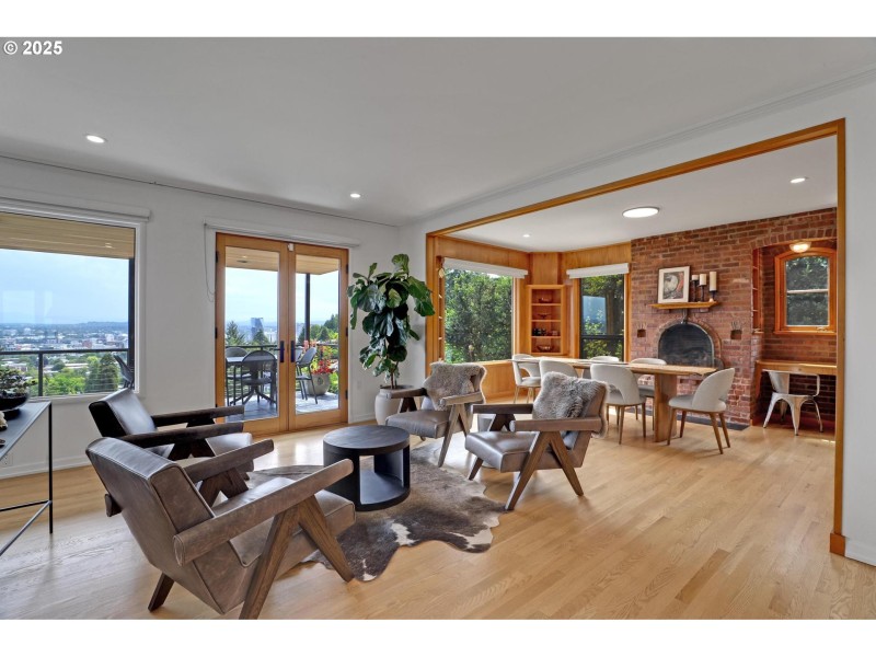 Living Room/Dining Room