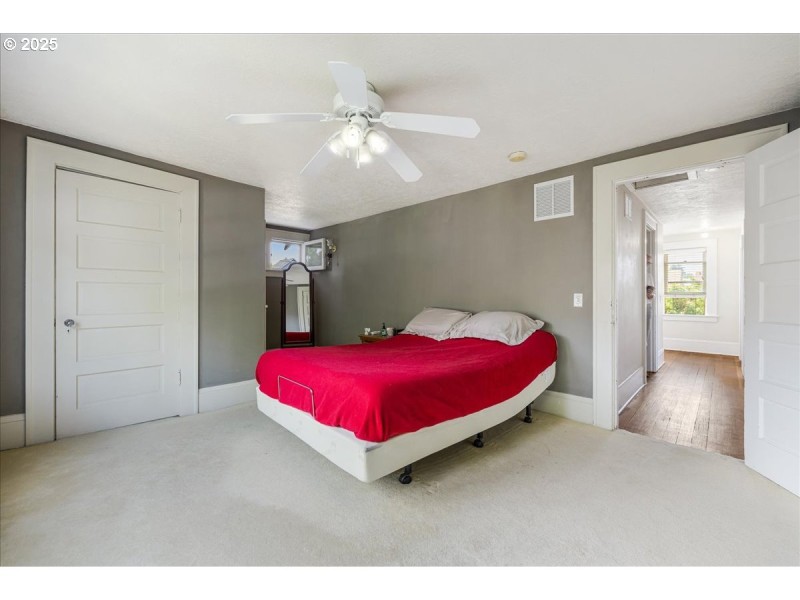 Bedroom, Primary