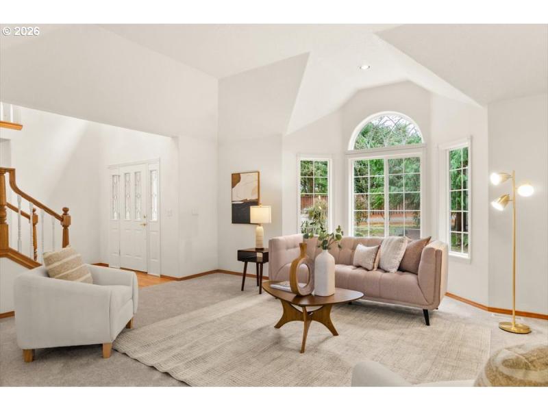 Living Room/Entrance