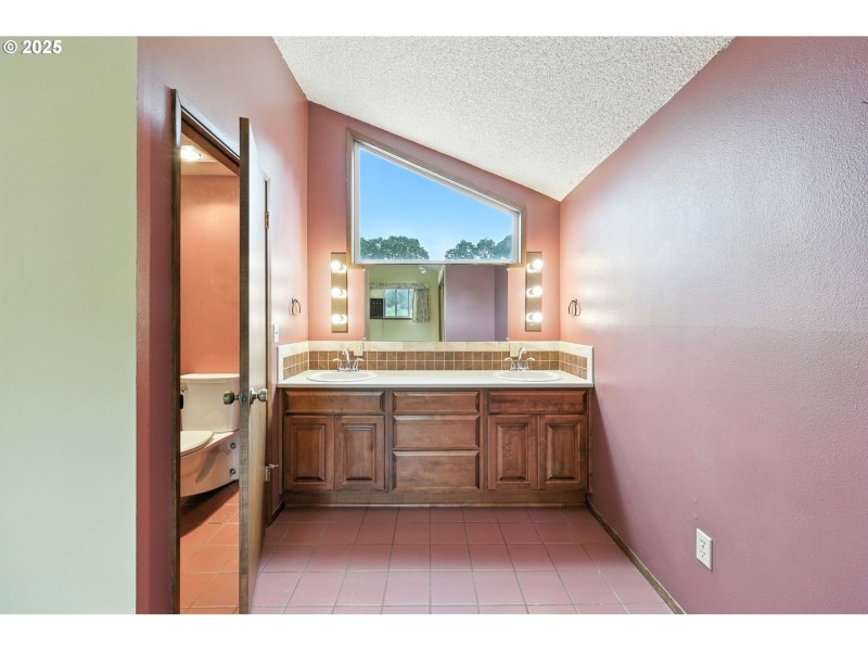 Bathroom, Attached