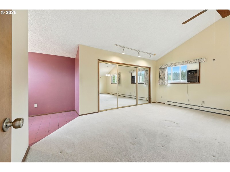 Bedroom, Primary