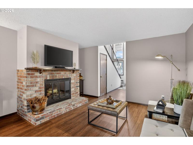 Living Room/Entrance