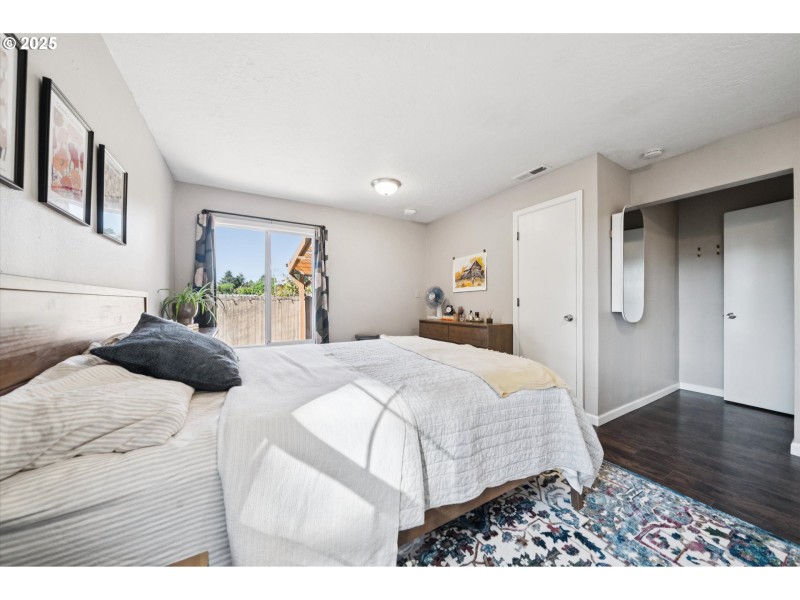 Bedroom, Primary