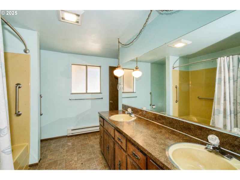 Bathroom, Attached