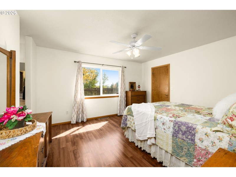 Bedroom, Primary