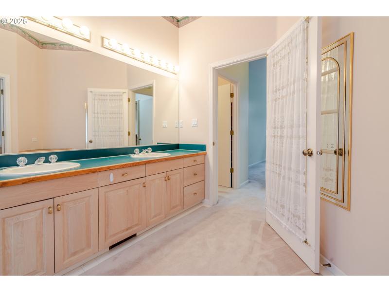 Bedroom, Owner's Suite