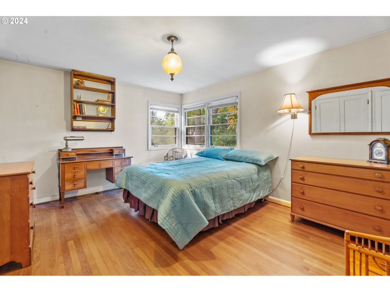 Bedroom, Primary
