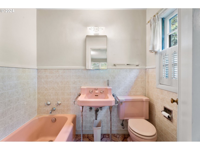 Bathroom, Attached