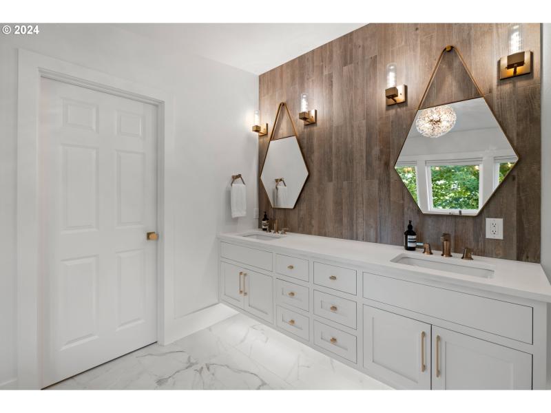 Owner's Suite Bathroom