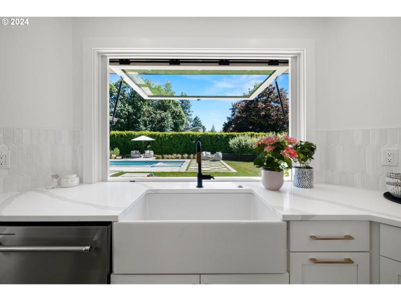 Kitchen/Outside