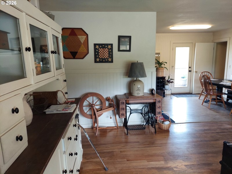 Living Room/Entrance