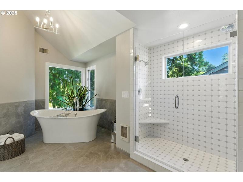 Owner's Suite Bathroom