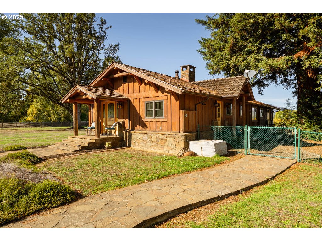 8690 LOOKINGGLASS RD, Roseburg, OR 97471