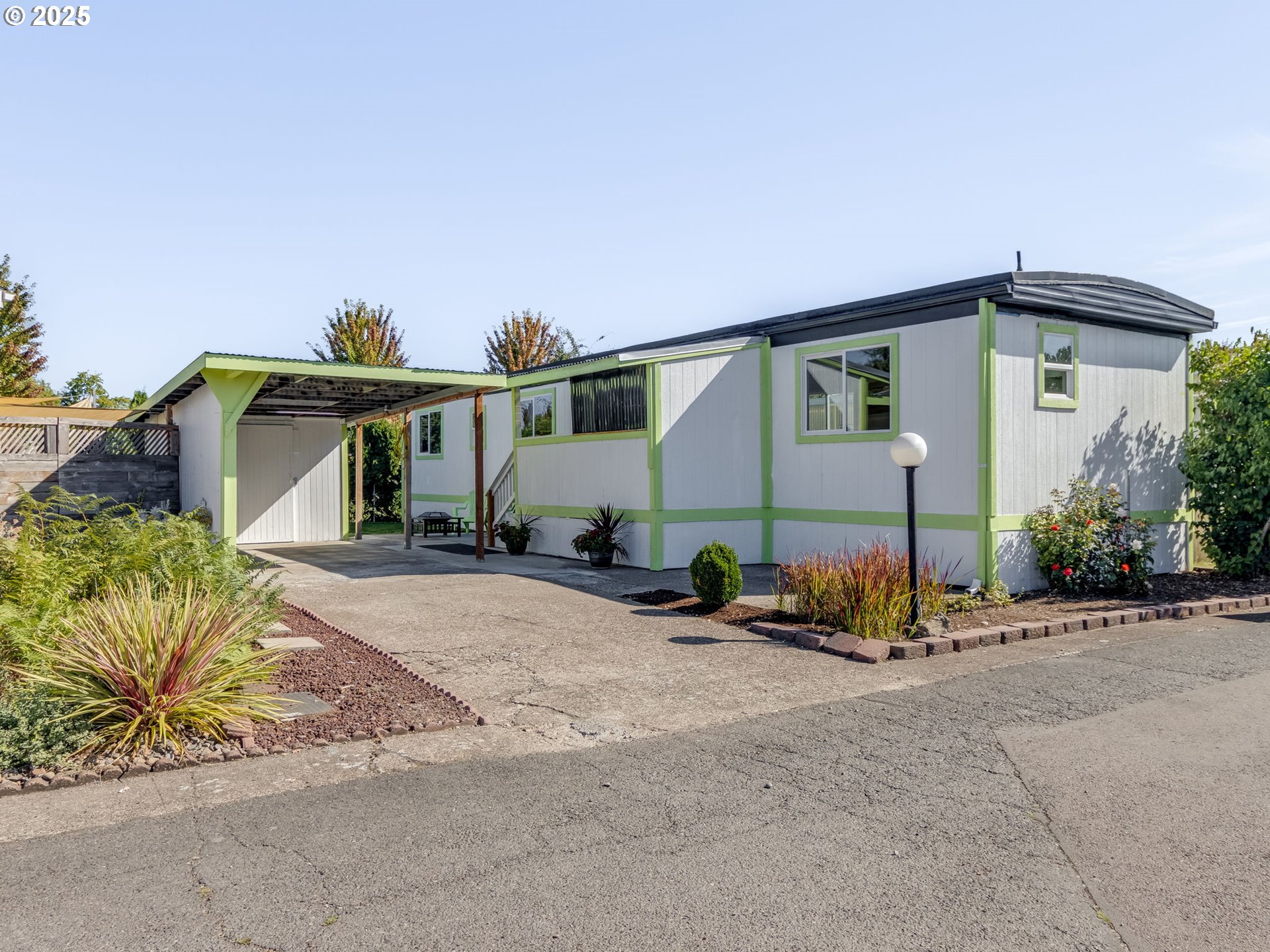 612 CASCADE DR, Woodburn, OR 97071