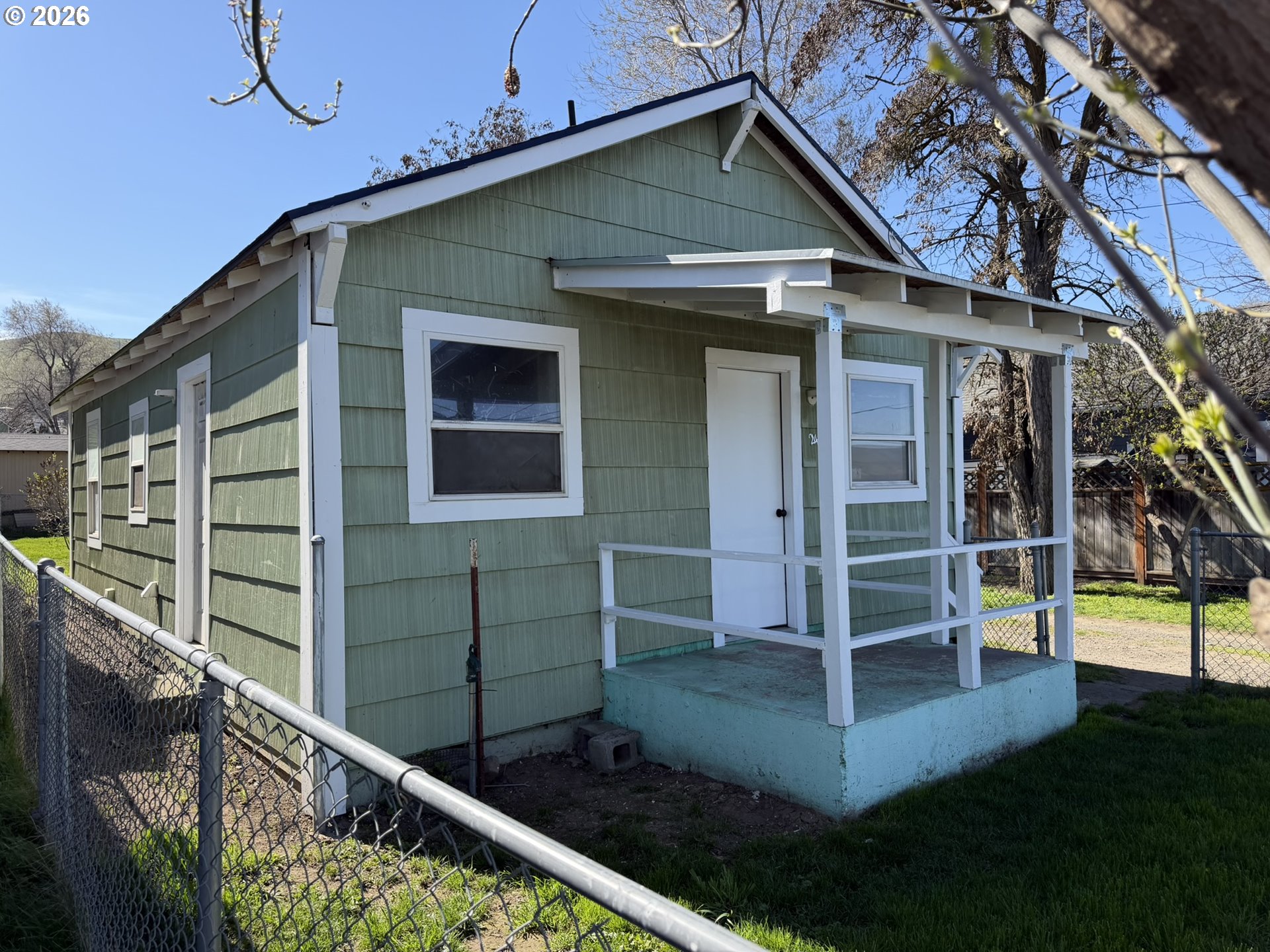 2406 10TH ST, TheDalles, OR 97058