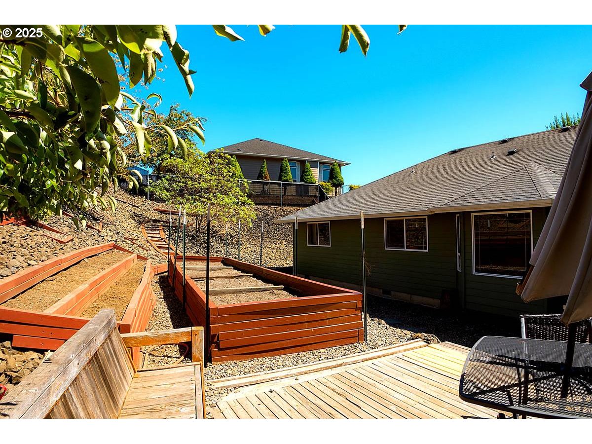 2380 GLENMAR DR, Roseburg, OR 97471