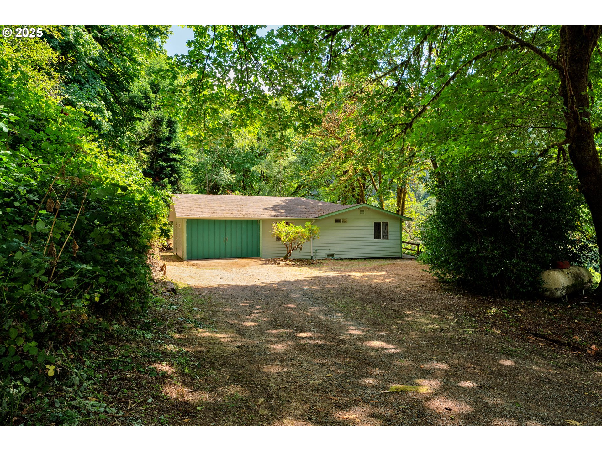 11406 MAPLETON RD, Mapleton, OR 97453
