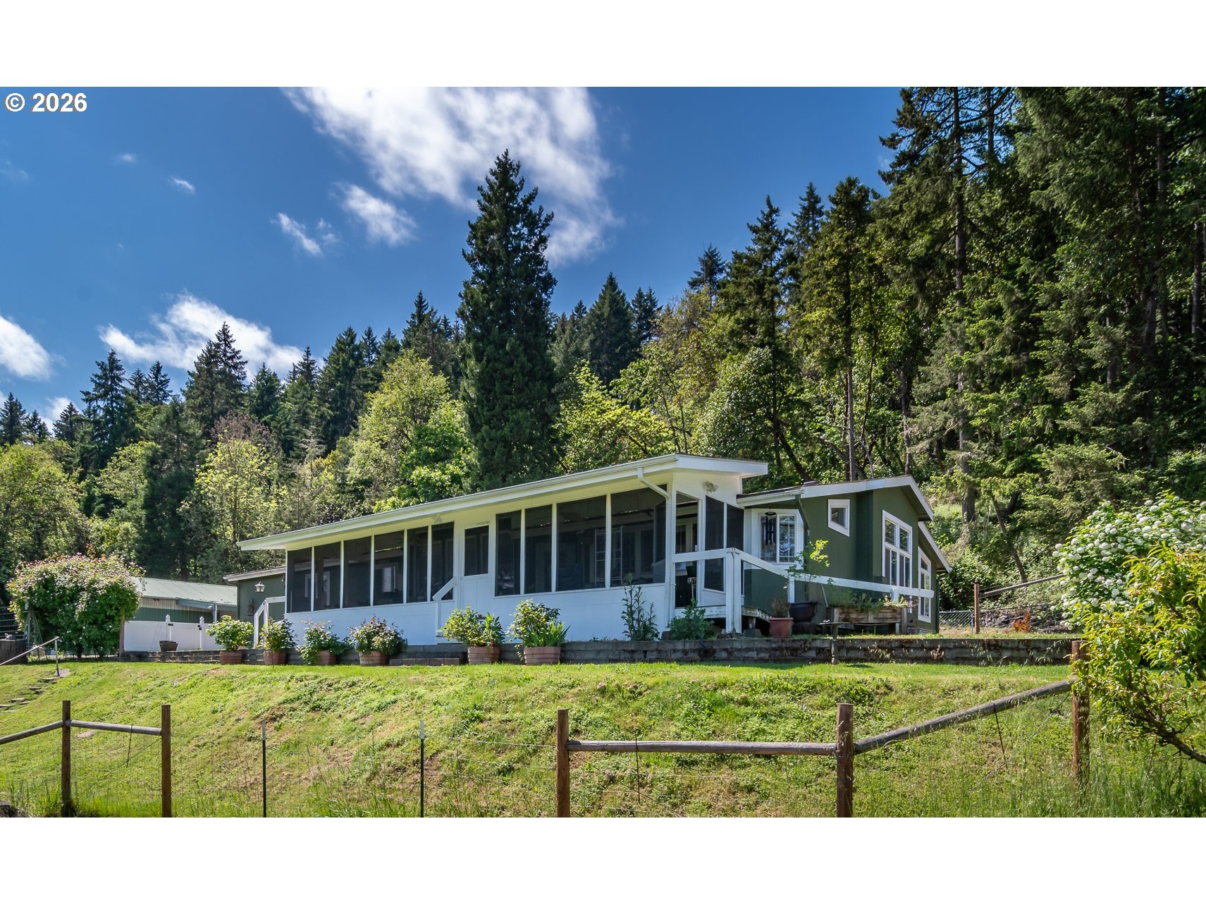 562 VALLEY RD, Roseburg, OR 97471