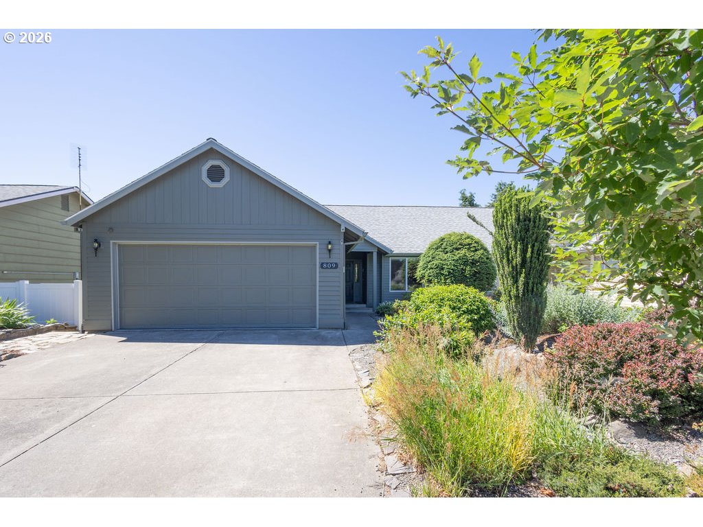 809 SIEVERKROPP DR, HoodRiver, OR 97031