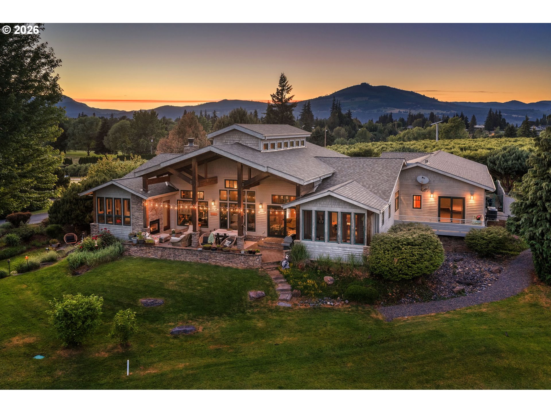 1193 INDIAN CREEK RD, HoodRiver, OR 97031