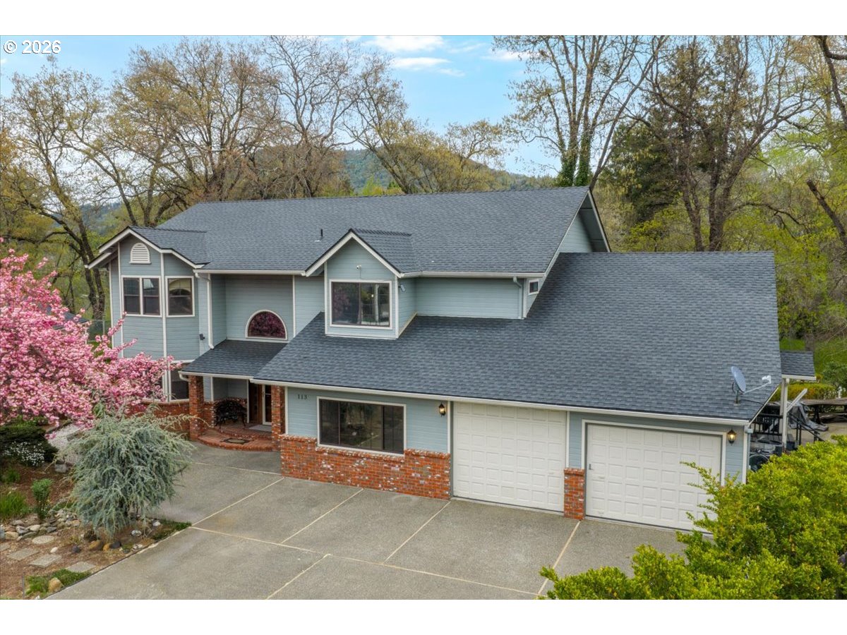 113 WALNUT DR, RogueRiver, OR 97537