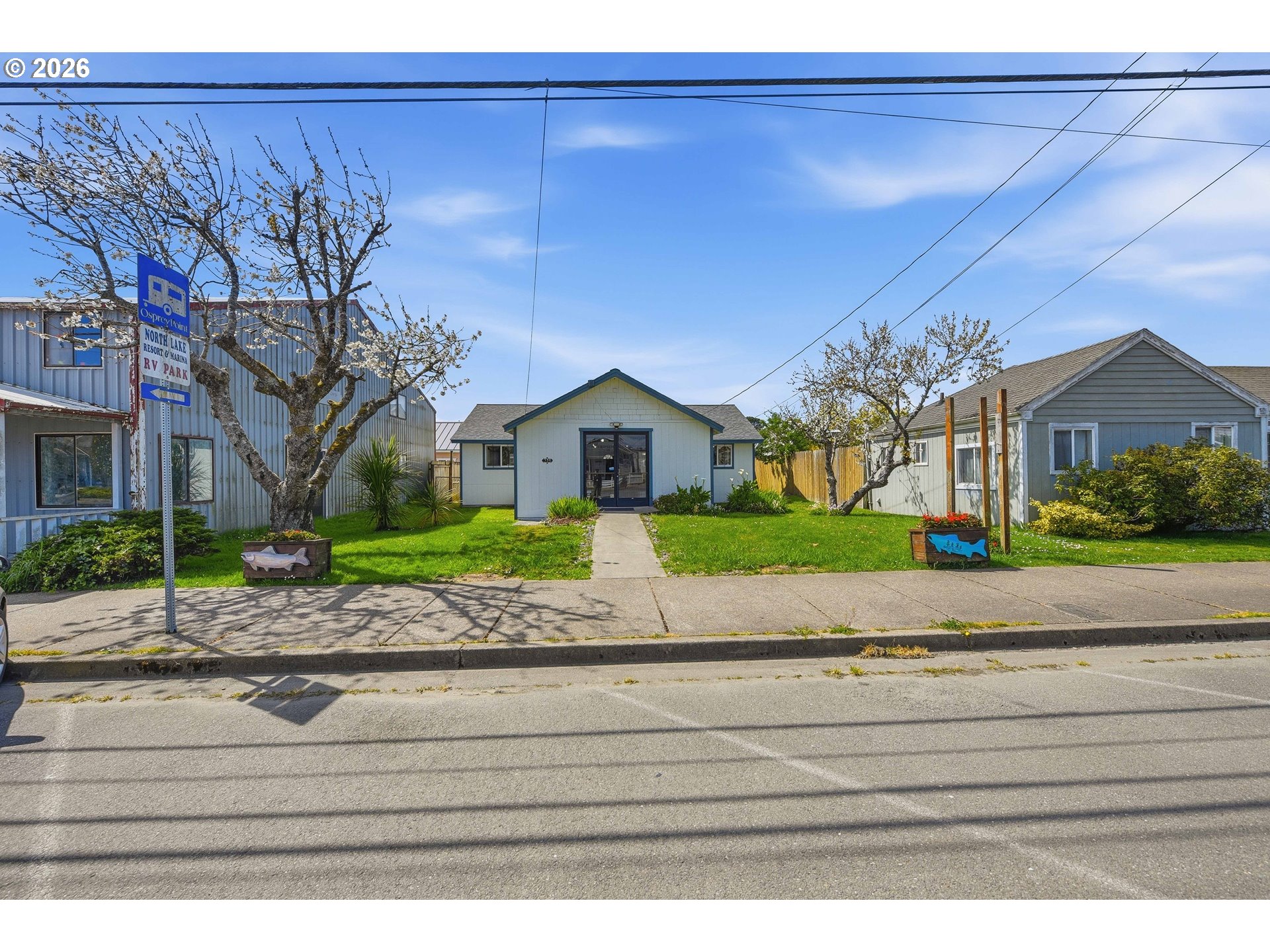 125 8TH ST, Lakeside, OR 97449