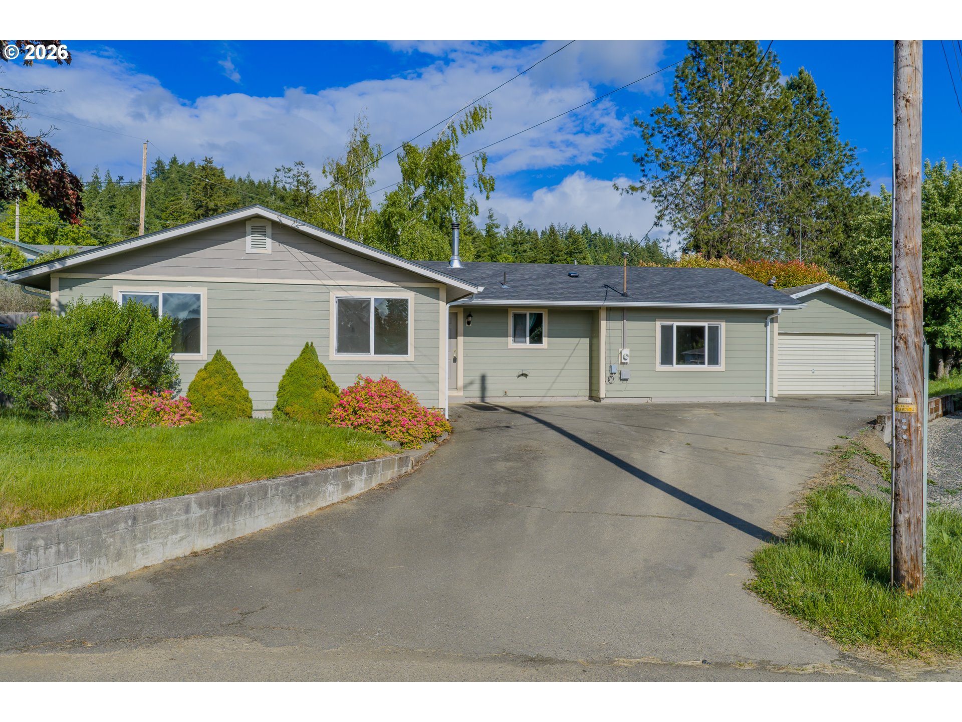 1816 SUNSET CT, MyrtlePoint, OR 97458