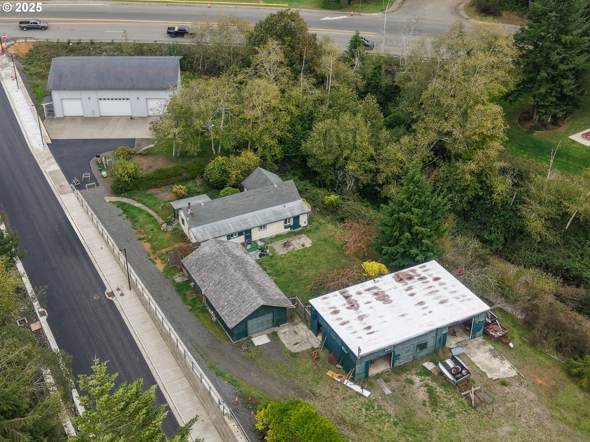 565 LINDY LN, CoosBay, OR 97420