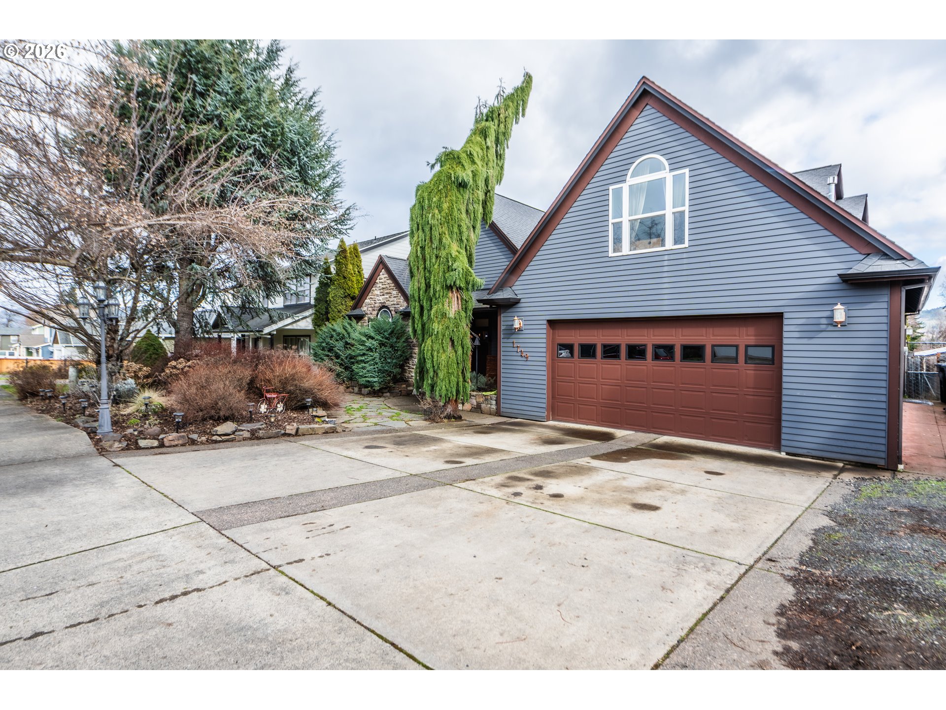 1749 22ND ST, HoodRiver, OR 97031