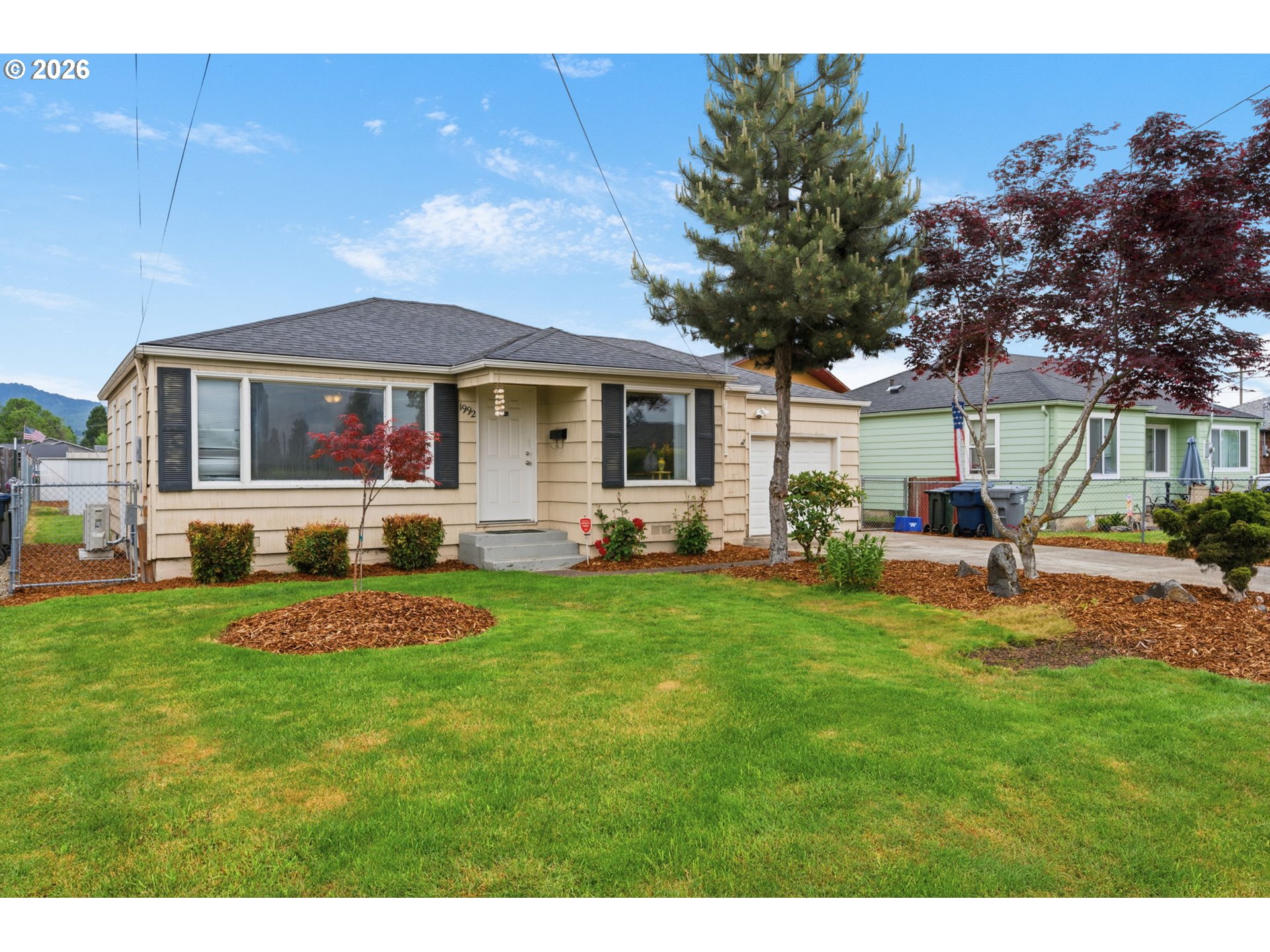 1992 J ST, Springfield, OR 97477