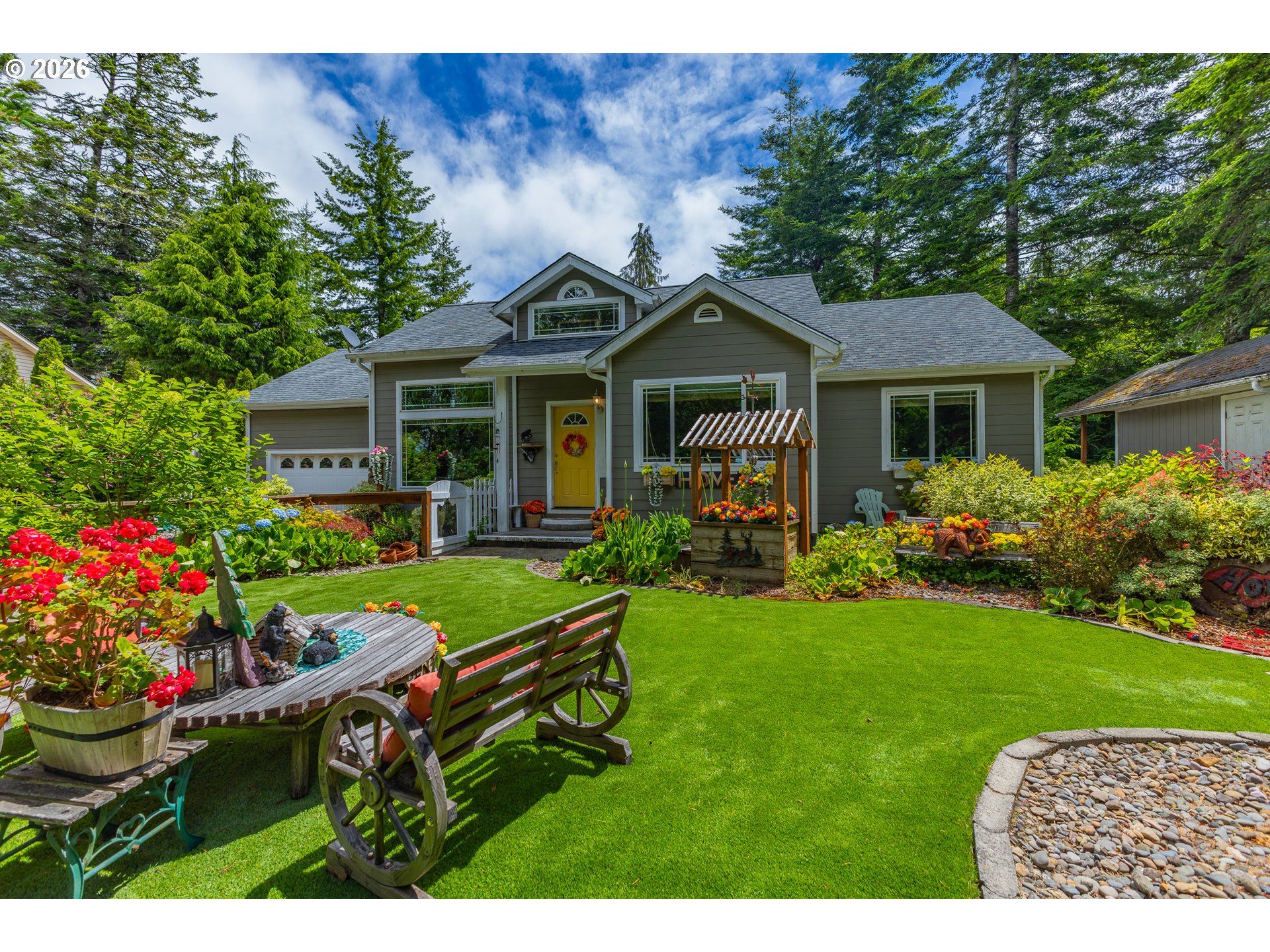 692 18TH AVE, CoosBay, OR 97420