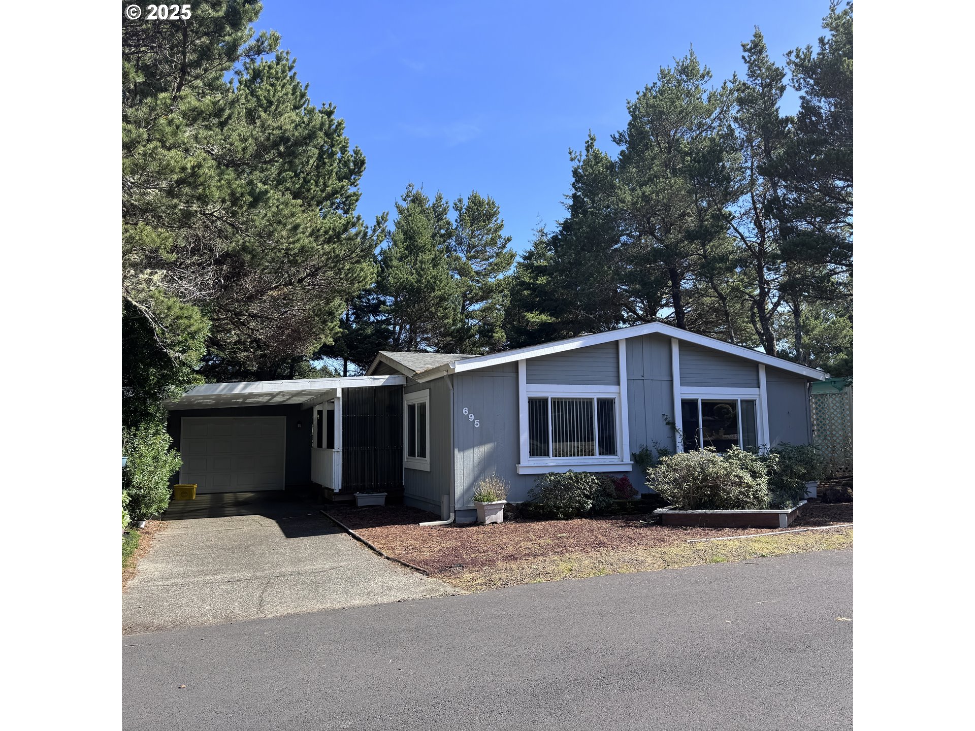 1601 RHODODENDRON DR, Florence, OR 97439