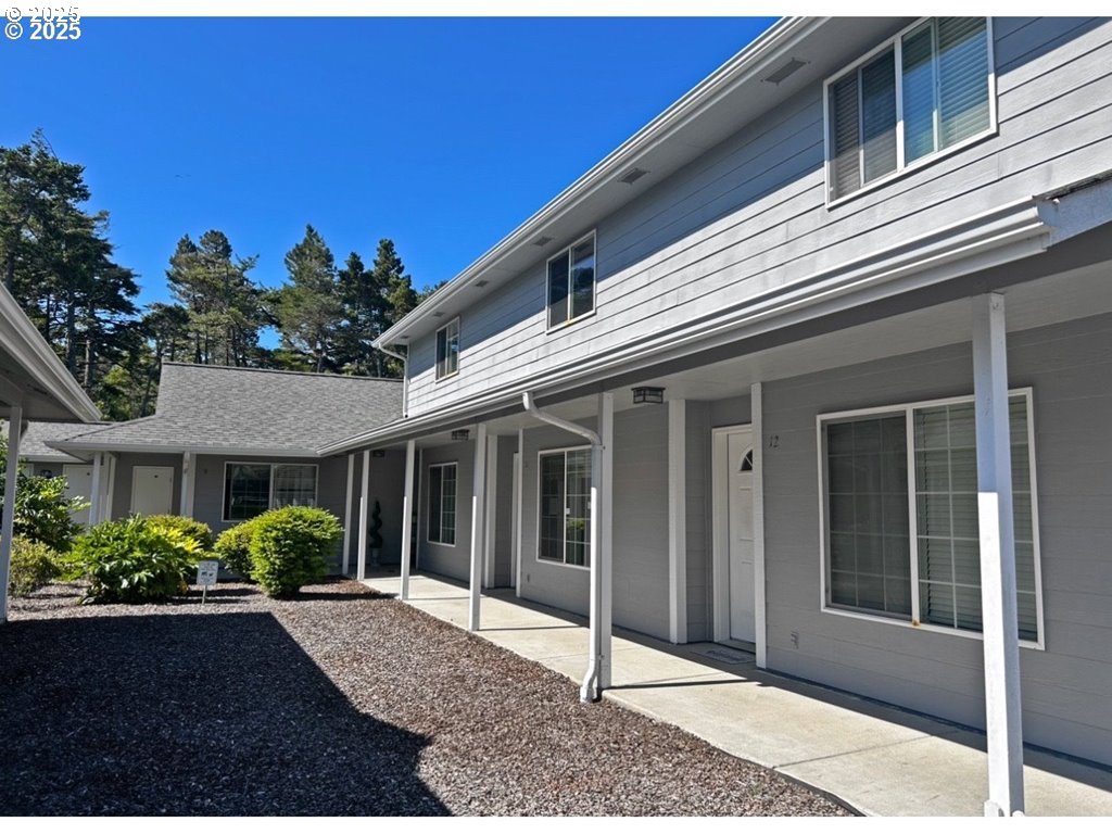 1150 HEMLOCK ST, Florence, OR 97439