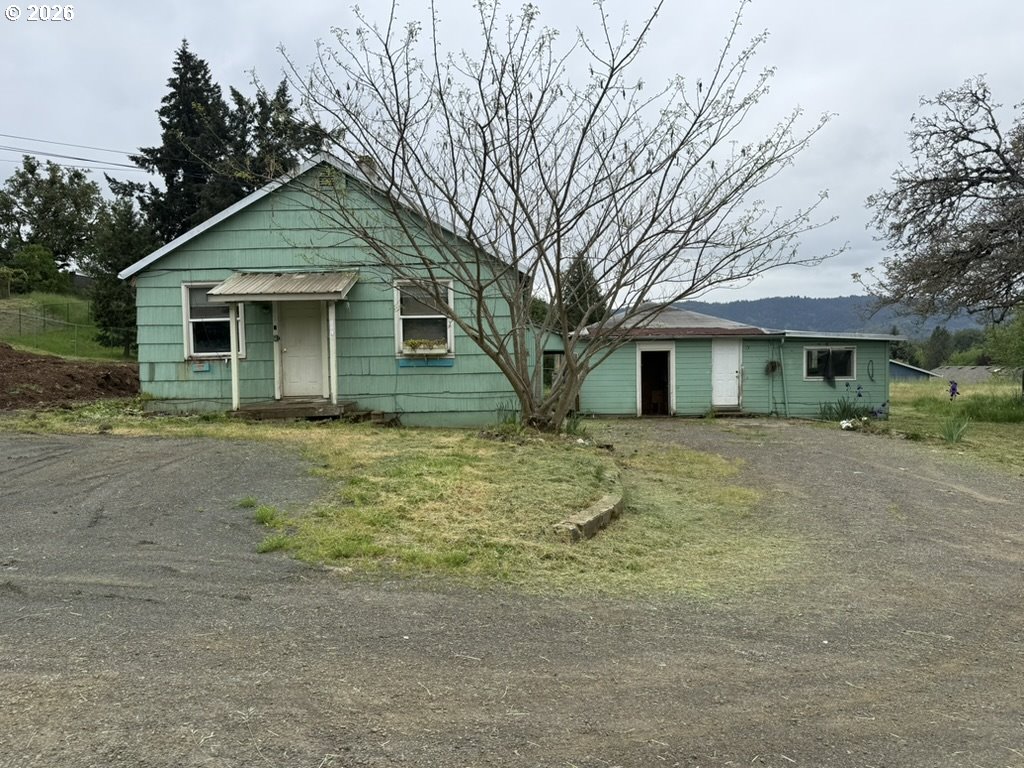 1420 GROVE ST, Roseburg, OR 97471