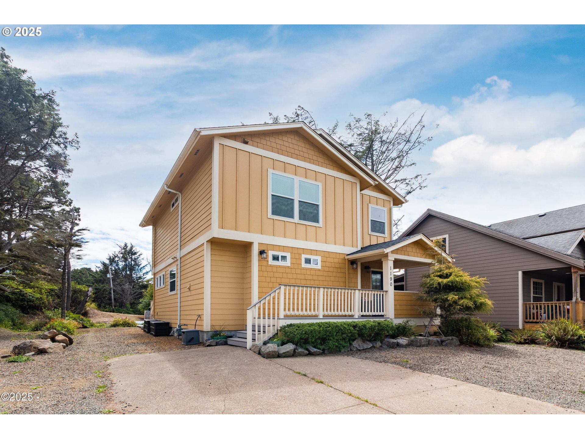 1190 2ND CT, LincolnCity, OR 97367