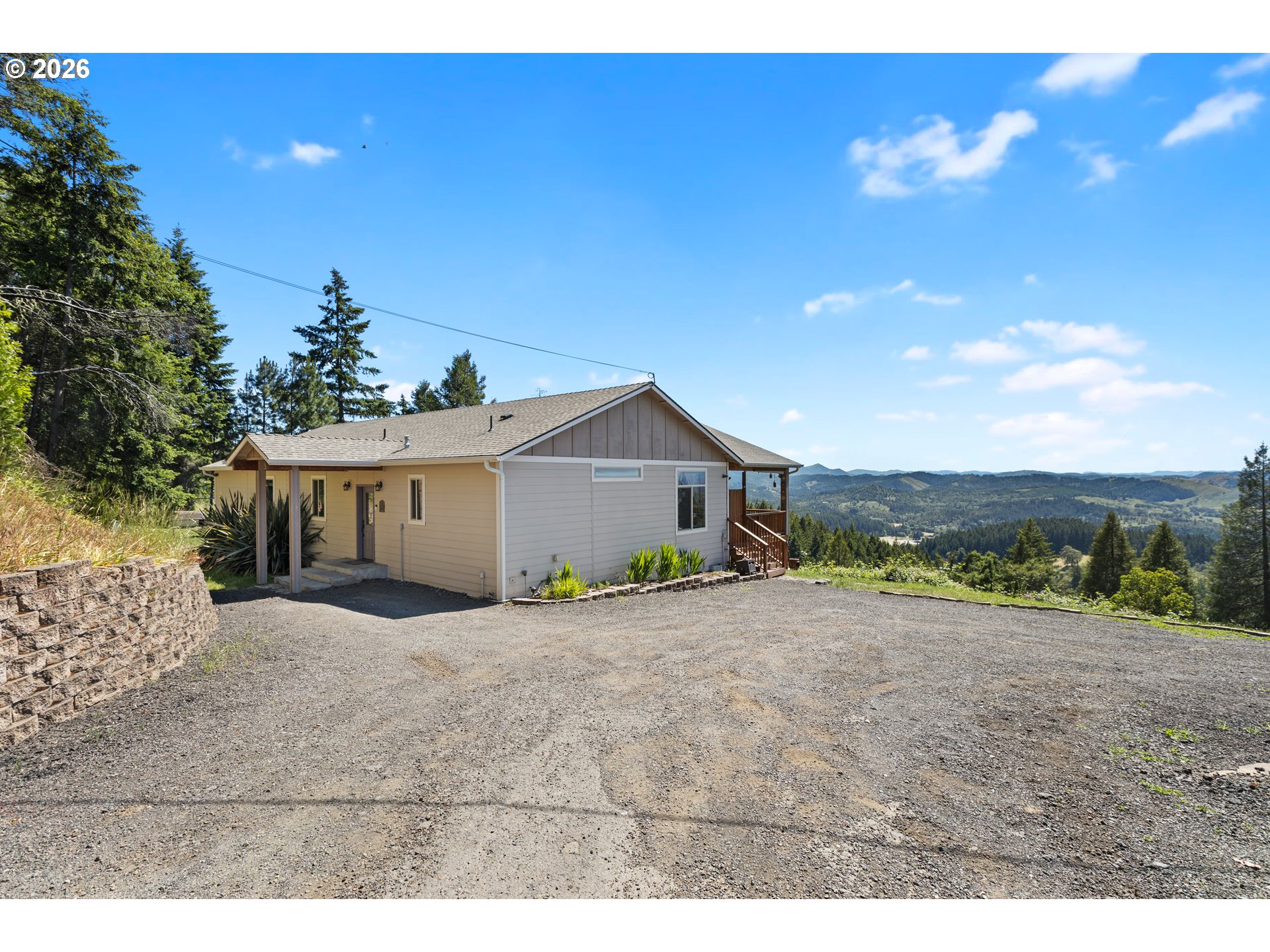175 DOE RD, Glide, OR 97443