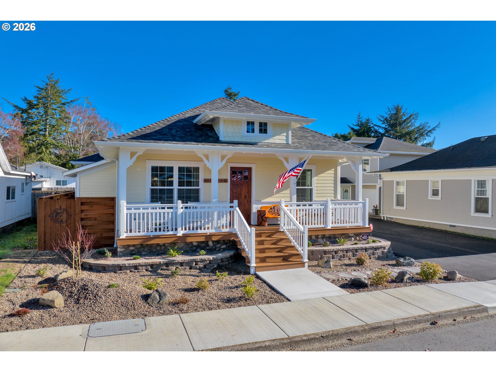 290 HARBOR ST, Florence, OR 97439