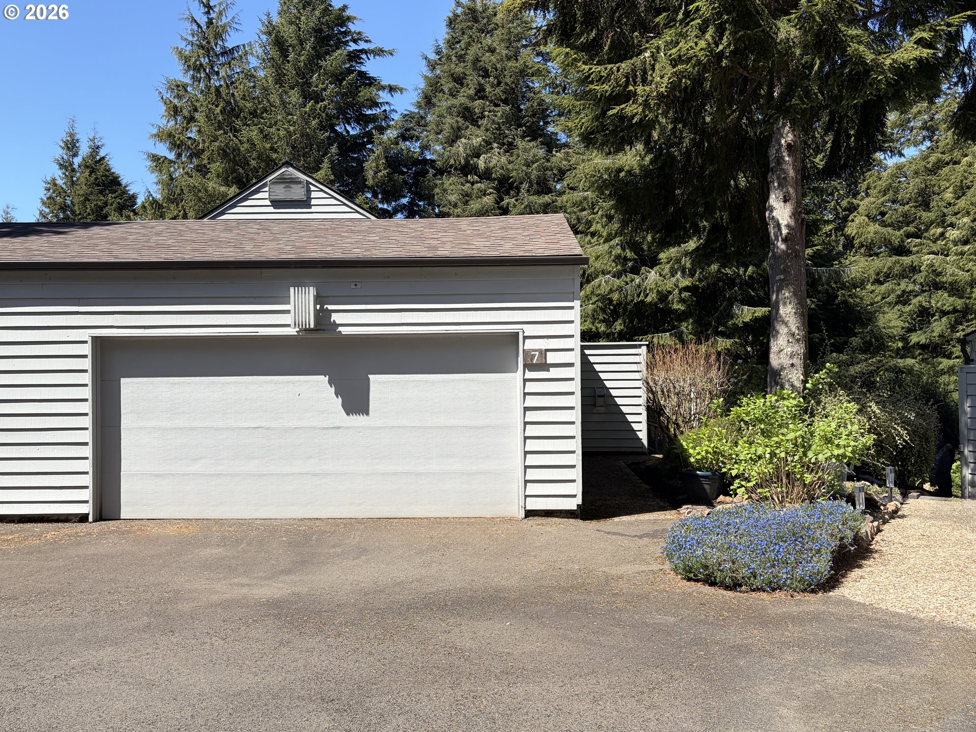600 ISLAND DR, GlenedenBeach, OR 97388