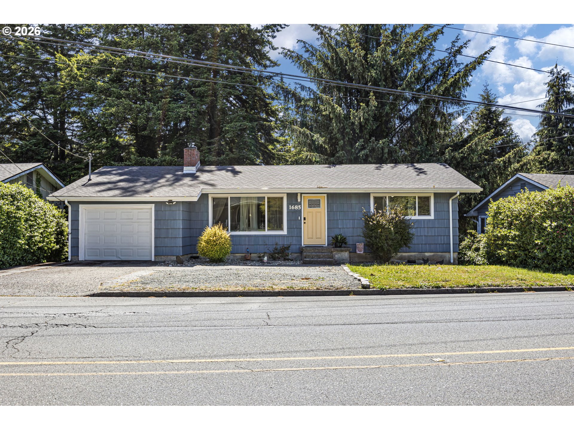 1685 WOODLAND DR, CoosBay, OR 97420