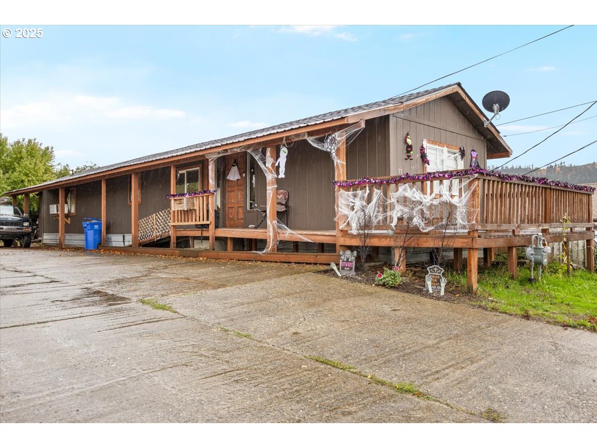 90 DARRELL AVE, Winston, OR 97496