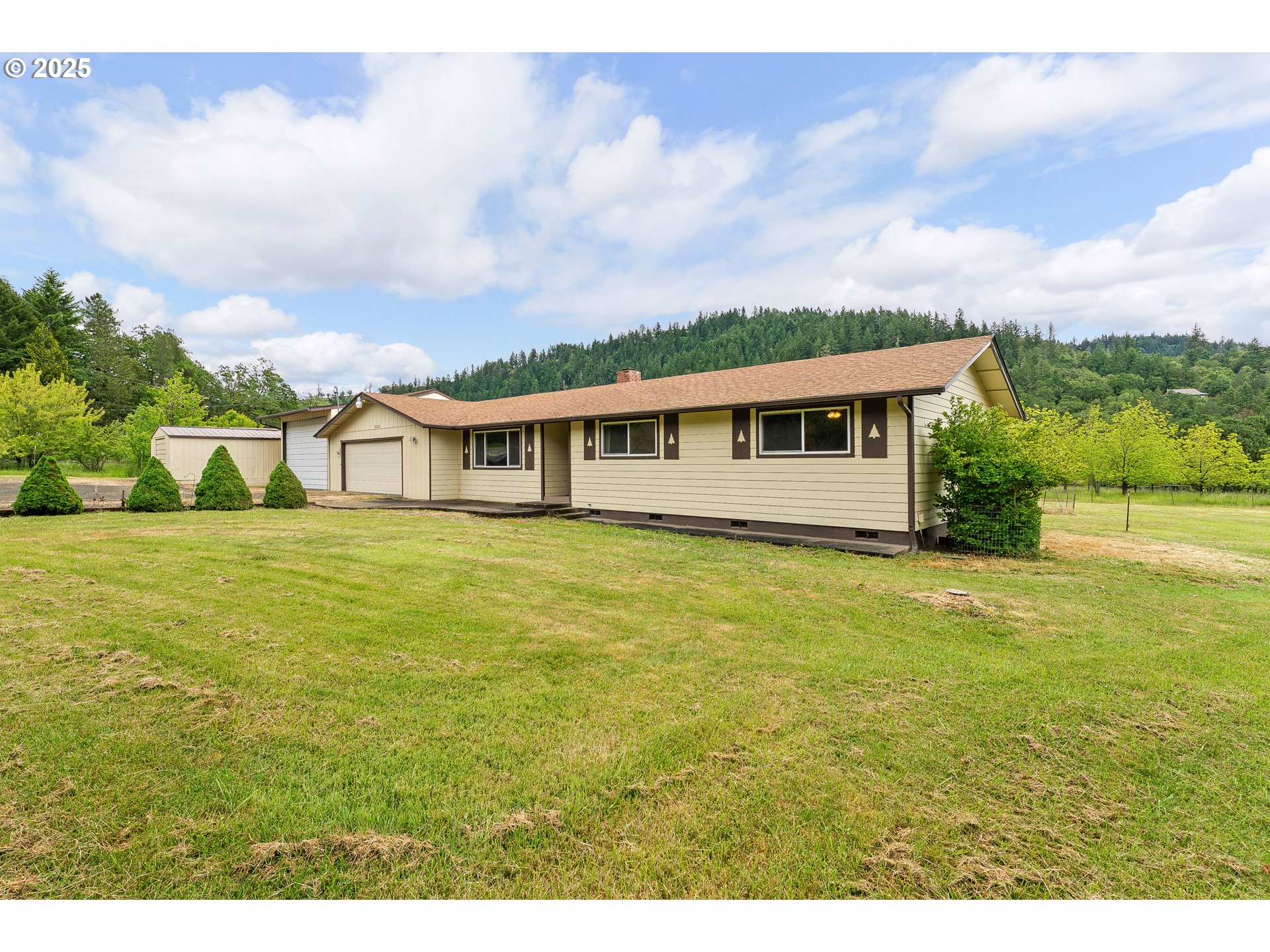 1223 SABLE DR, Roseburg, OR 97470