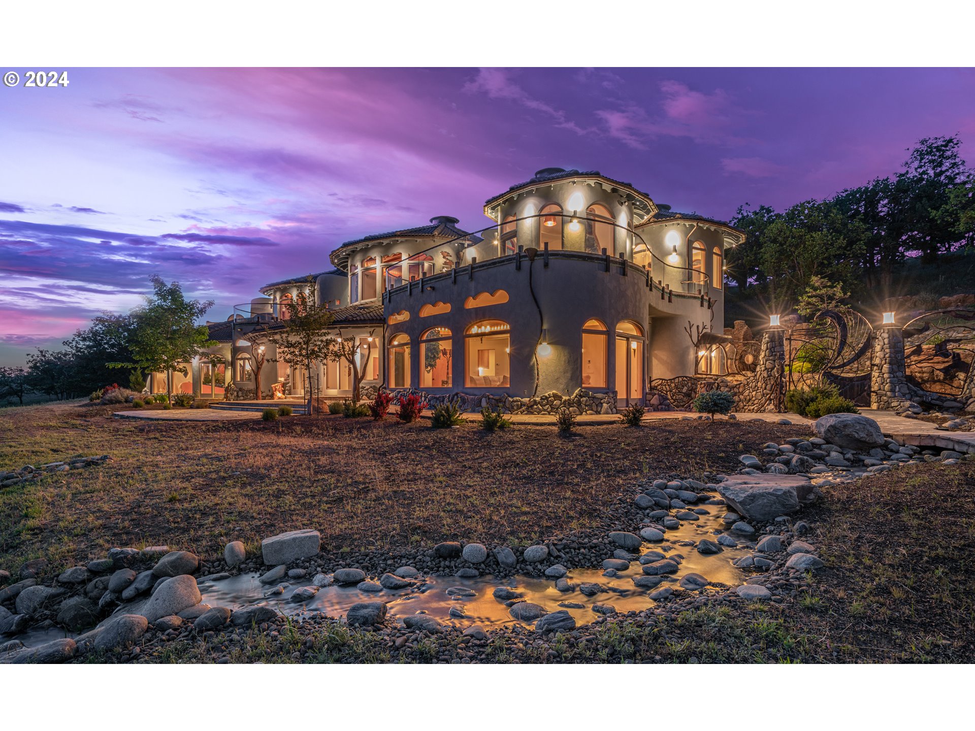 2700 Valley View RD, Ashland, OR 97520