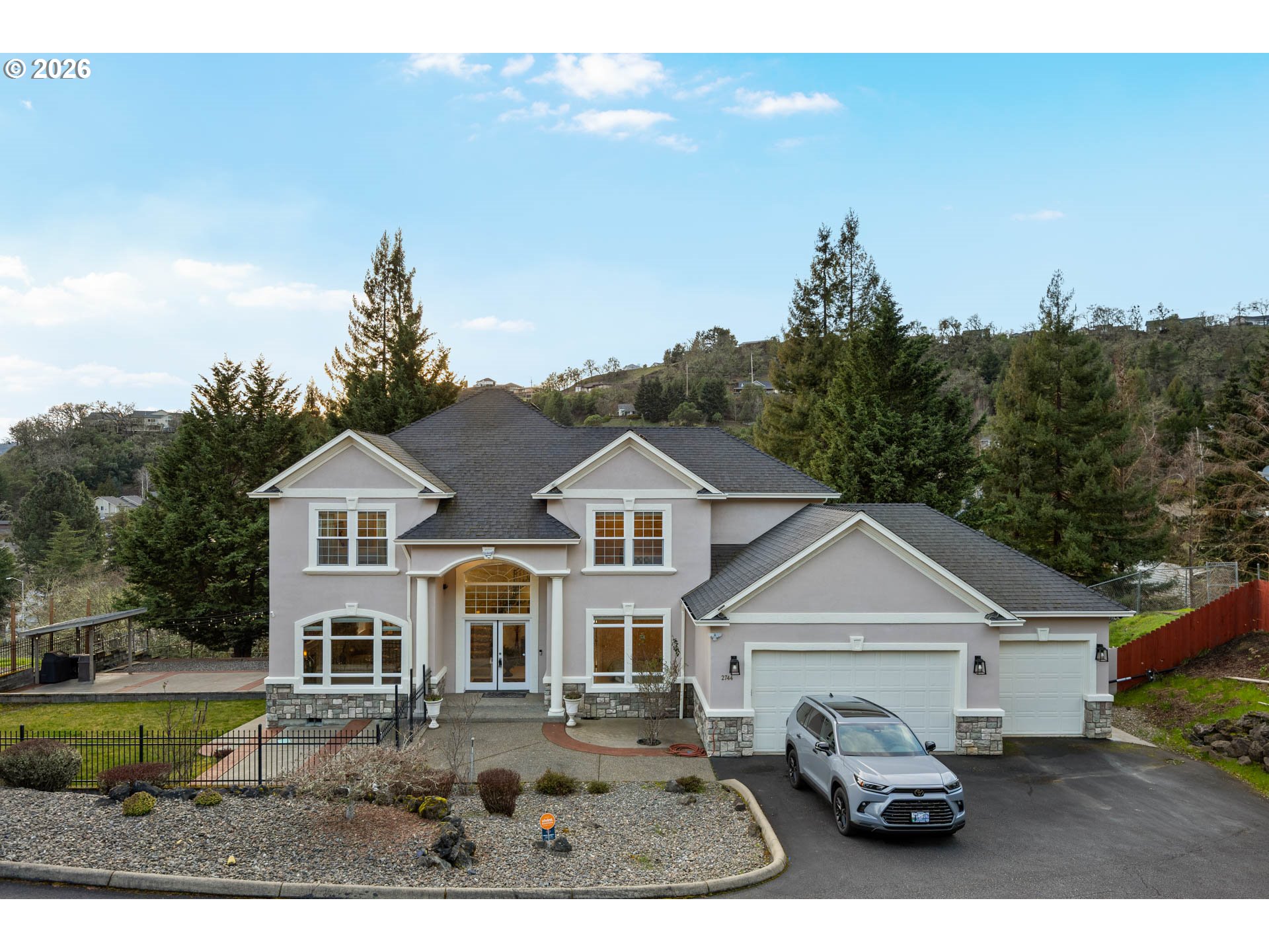 2744 DAYSHA DR, Roseburg, OR 97471