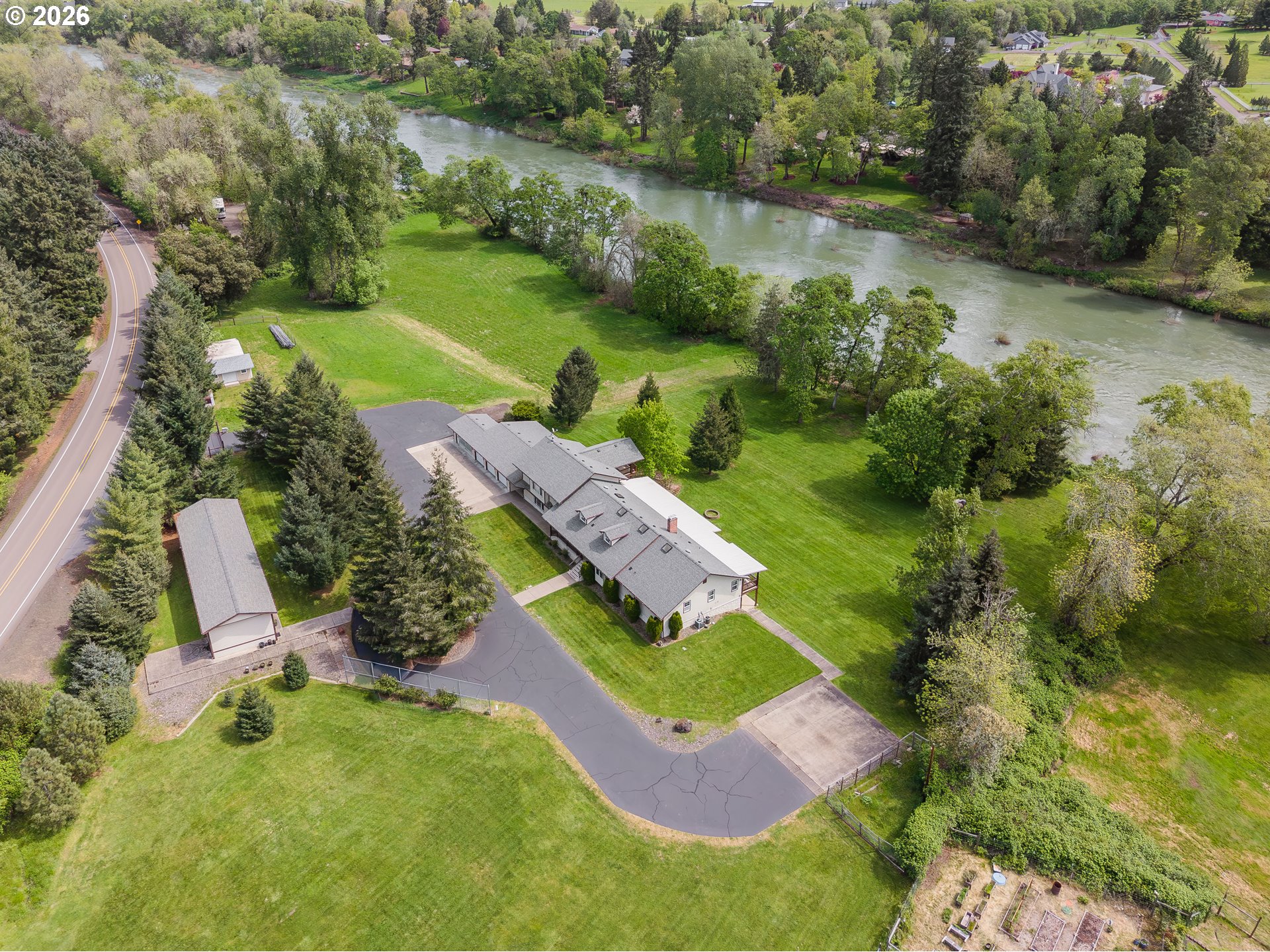3782 DEL RIO RD, Roseburg, OR 97471
