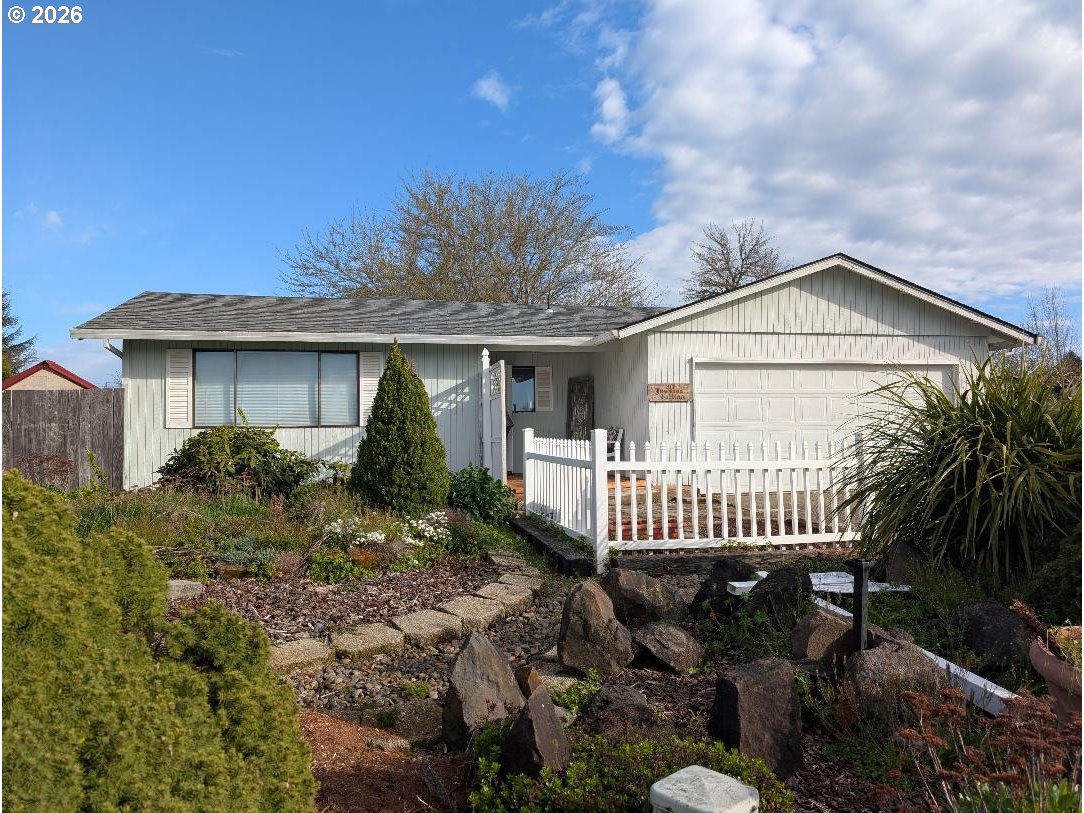 311 JASMINE CT, McMinnville, OR 97128