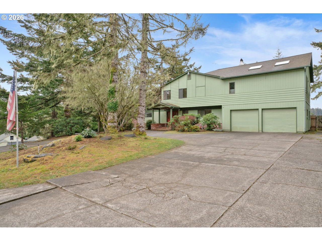 833 Rhododendron DR, Florence, OR 97439