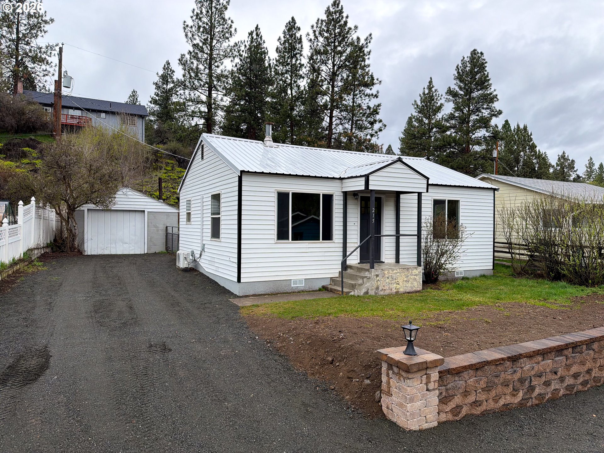 215 HUMBOLT ST, CanyonCity, OR 97820