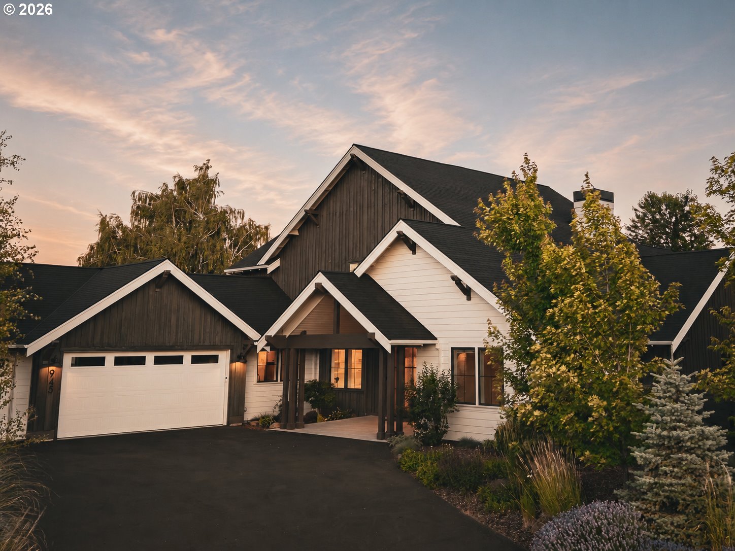 945 Roberts DR, HoodRiver, OR 97031